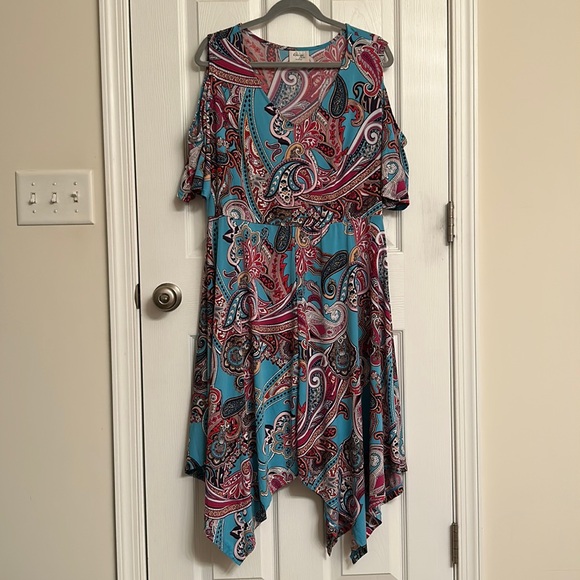 Beige eci Blue Paisley Cold-Shoulder Dress Handkerchief Hem Polyester-Blend 1X - Picture 1 of 8